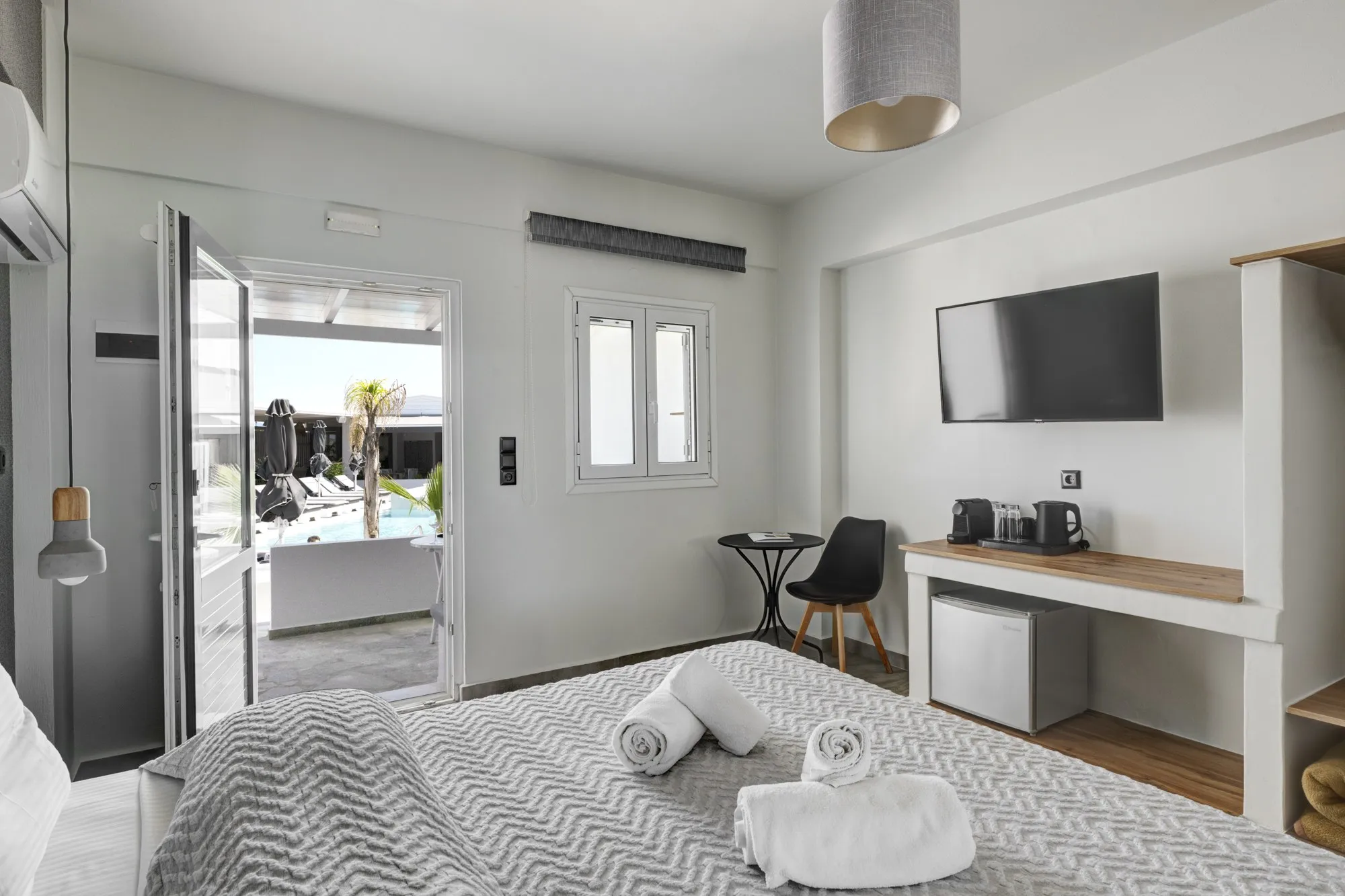 Superior Double Room Pool View — 1/19